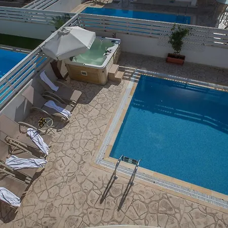Imagine Your Family Renting A Luxury Holiday Close To Paralimni's Main Attractions, 1288 빌라
