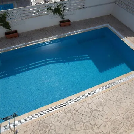 Imagine Your Family Renting A Luxury Holiday Close To Paralimni's Main Attractions, 1288 וילה פאראלימני