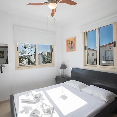Imagine Your Family Renting A Luxury Holiday Close To Paralimni's Main Attractions, 1288 וילה *