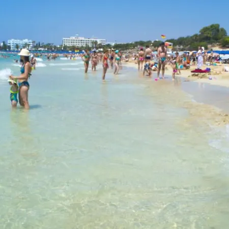וילה Imagine Your Family Renting A Luxury Holiday Close To Paralimni's Main Attractions, 1288