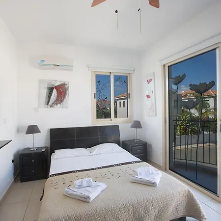 Imagine Your Family Renting A Luxury Holiday Close To Paralimni's Main Attractions, 1288 וילה *