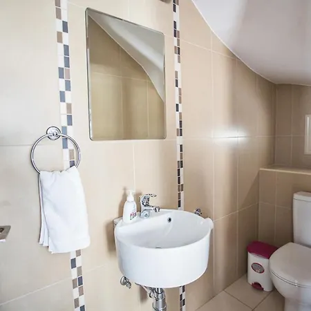 Imagine Your Family Renting A Luxury Holiday Close To Paralimni's Main Attractions, 1288 וילה פאראלימני