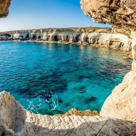 וילה Imagine Your Family Renting A Luxury Holiday Close To Paralimni's Main Attractions, 1288