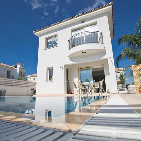 Imagine Your Family Renting A Luxury Holiday Close To Paralimni's Main Attractions, 1288 Villa Paralimni